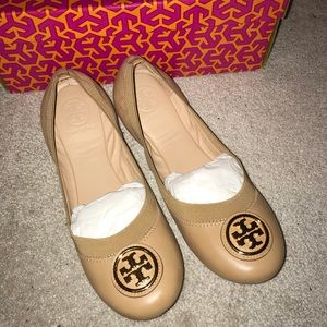 Tory Burch caroline ballet flat in sand